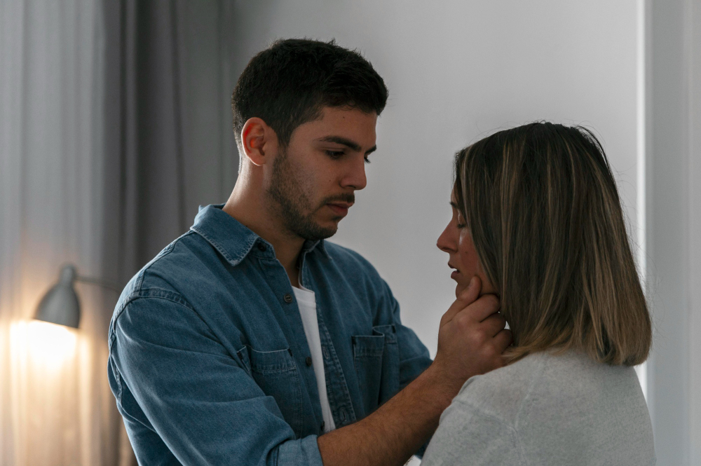 homem-mulher-casal-briga-perdão O que a Bíblia fala sobre adultério?